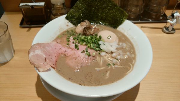 「濃厚牡蠣煮干しそば、煮玉子入り＋替え玉」@麺屋 まほろ芭の写真