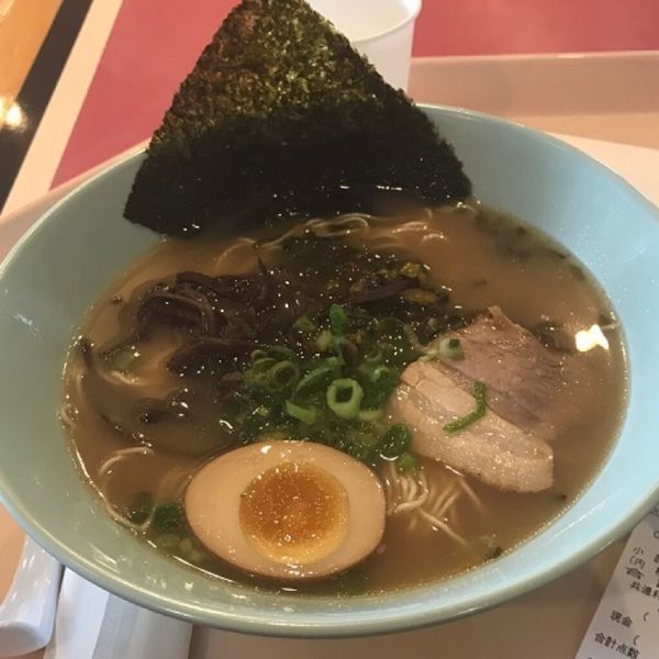 「とんこつラーメン ¥750」@ロイヤルガーデンコートの写真