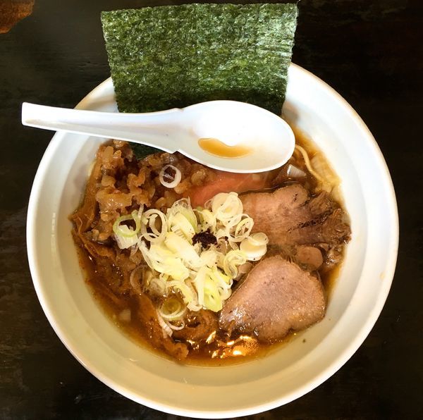 「［限定］牛タン中華そば」@濃麺 海月の写真