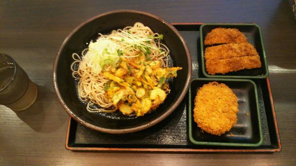 「海老と春菊のかきあげそば、ハーフかつ、コロッケ（クーポン）」@ゆで太郎 新宿ワシントンホテル店の写真