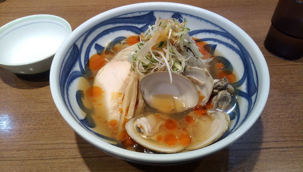 「牡蠣とハマグリの冷やしそば　ピリ辛ラー油かけ」@寿製麺よしかわ 川越店の写真