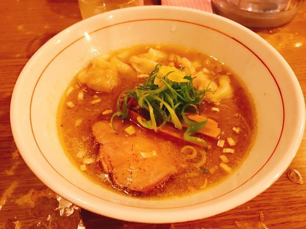 「海老ワンタン白湯そば980円」@地球の中華そばの写真