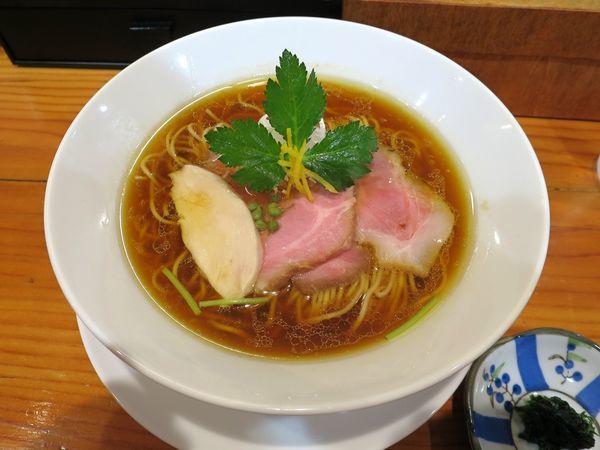 「鶏そば（醤油） ９００円」@麺LABOひろの写真