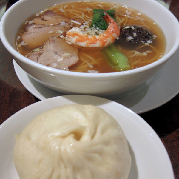 「551麺 810円（と、肉まん 170円）」@551蓬莱 本店の写真