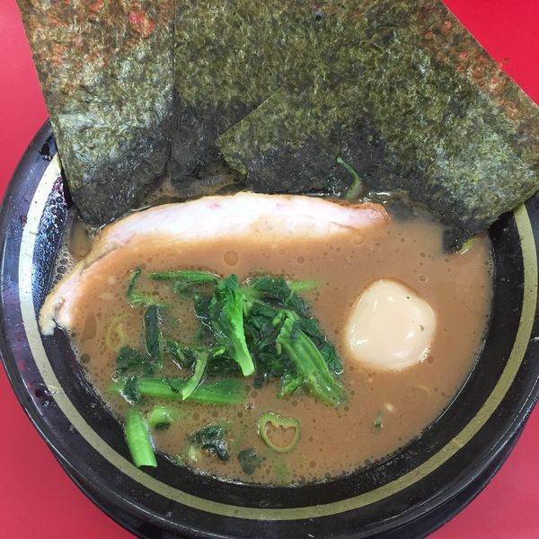 「ラーメン 油少なめ 半麺 味玉サービス」@家系ラーメン 王道 いしいの写真