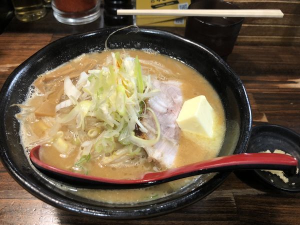 「味噌ラーメン+ニンニク増し(バタートッピング)」@麺処 花田 池袋店の写真