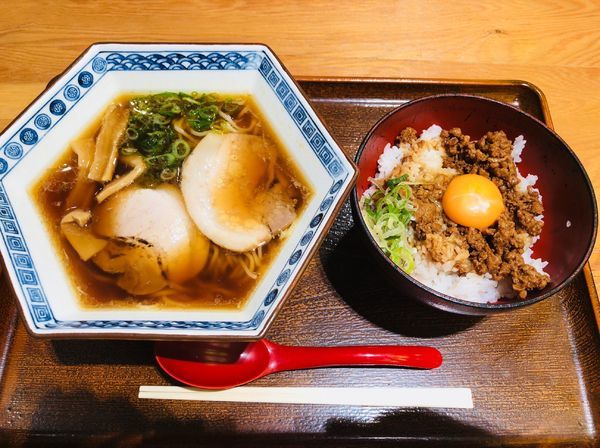 「陳林セット(醤油ラーメン+そぼろ丼)」@陳林の写真