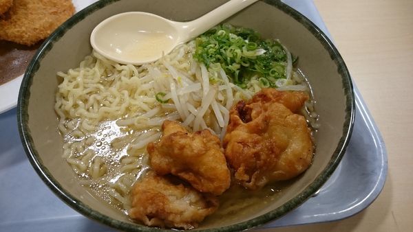 「塩ラーメン唐揚げ入り」@京都大学 中央食堂の写真