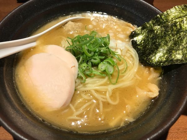 「濃厚鶏そば 醤油  790円」@濃厚鶏そば シロトリコの写真