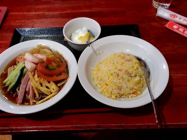 「冷し中華とチャーハンのセット980円」@中国本場的料理 華龍飯店 高崎モントレー店の写真
