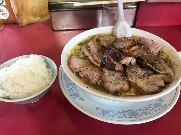 「チャーシュー多い麺(鶏豚煮干し醤油)+ワンバンライス小1,150」@かし亀の写真