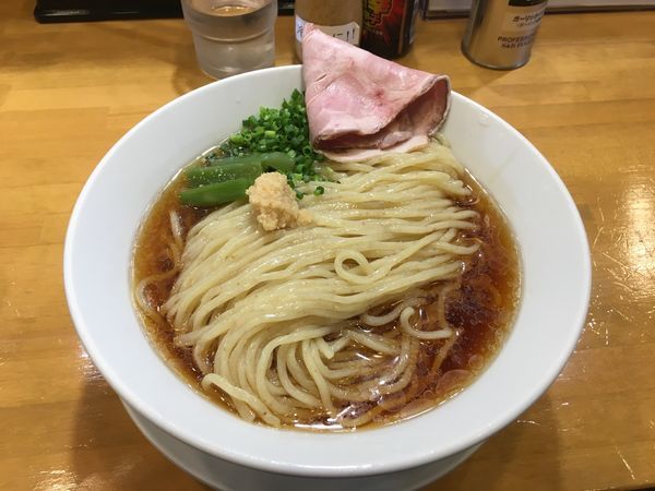 「冷やかけ中華そば（大盛り）」@自家製中華そば 麺の虜の写真