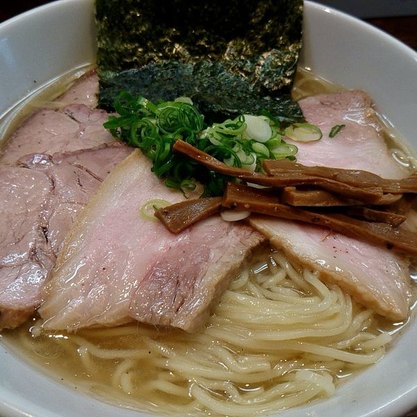 「ﾁｬｰｼｭｰ白醤油麺(大盛無料)＋半ライス(900円+100」@自家製麺 コトホギの写真