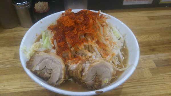 「ラーメン(並)＋豚1枚」@デカ盛り戦隊 豚レンジャーの写真