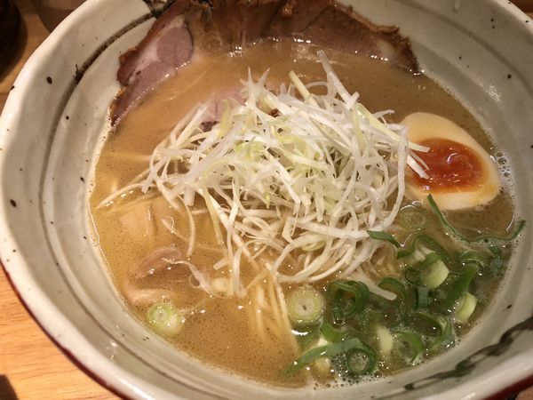 「煮干香るらぁ麺」@麺匠たか松 本店の写真