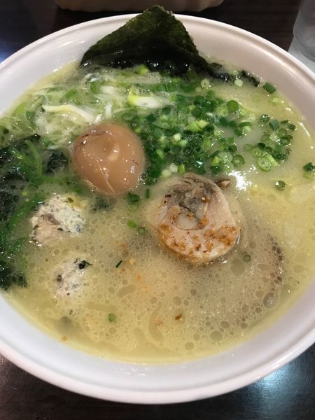 「纏らうめん白(中盛)」@らうめん 纏の写真