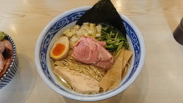 「煮干しそば（白醤油） 690円 + チャーシュー丼 430円」@寿製麺よしかわ 坂戸店の写真