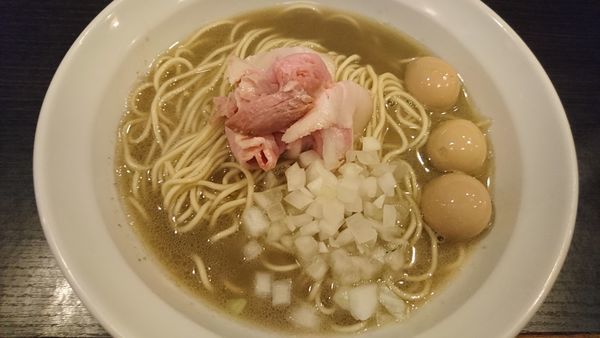 「境港産煮干そば＋うずら味玉」@灰汁中華 丿貫 福富町本店の写真