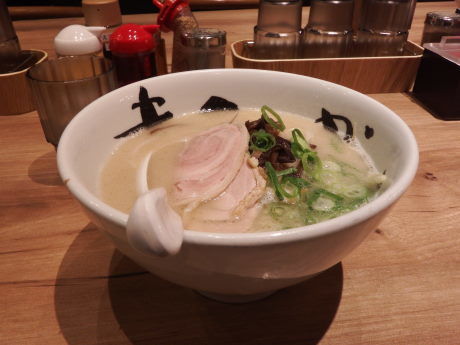 「純とん」@博多純系豚骨らーめん まんかい 福岡空港店の写真