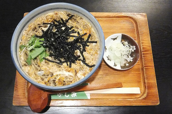 「玉子とじそば(大盛)」@手打そば ふしみの写真