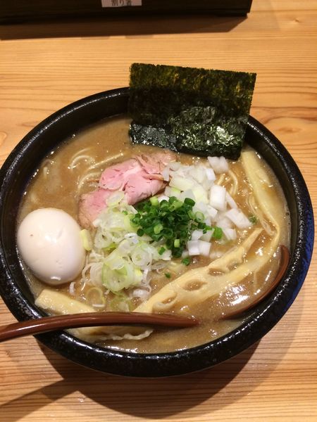 「濃厚中華そば800円➕味入り玉子100円」@麺通 伊武記の写真