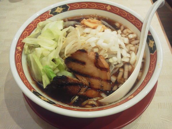 「黒醤油らぁ麺 420円」@中華食堂 一番館 新宿歌舞伎町店の写真