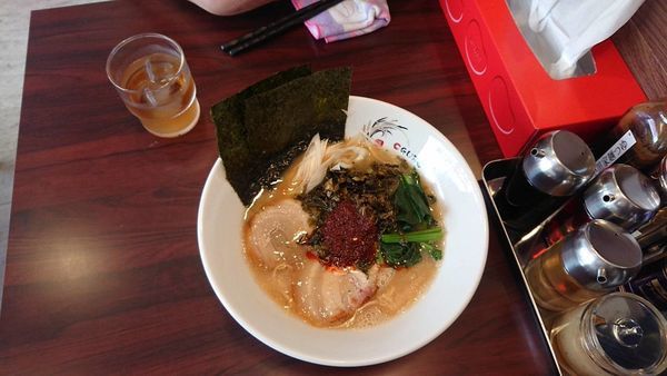 「うま辛赤ラーメン+高菜トッピング」@麺や 小黒家の写真