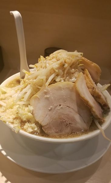 「豚麺（野菜大盛り、背脂、ニンニク）」@麺屋 三郎の写真