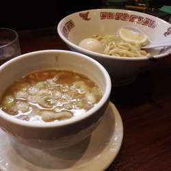 ハーフつけめん（味玉付き）