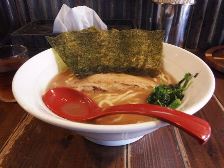 「らーめん(とんこつ醤油)」@一豚の写真