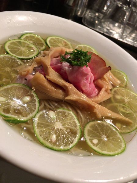 「【限定】酢橘の冷やし煮干しらぁめん （塩）８８０円」@KaneKitchen Noodlesの写真