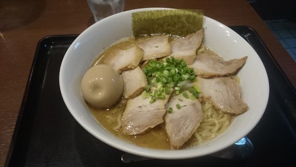 「味玉チャーシュー麺・大盛　￥１０８０」@中華そば おかべの写真