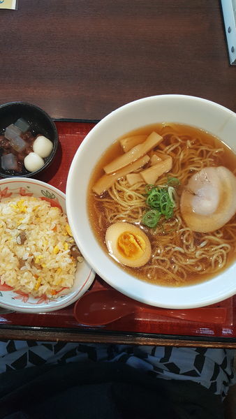 「醤油ラーメン・ミニチャーハン」@和ダイニング 四六時中 イオンスーパーセンター一関店の写真