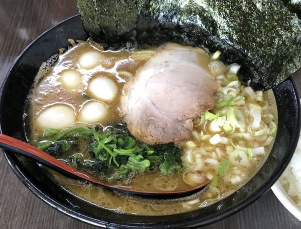 「豚骨醤油＋ウズラ＋海苔＋ライス(￥680＋計￥200）」@横浜家系ラーメン 源絆家の写真