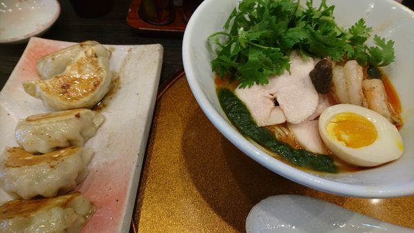 「冷やしトムヤムクン（夏限定）＋魔法の餃子」@チラナイサクラの写真