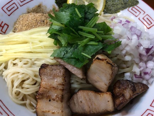 「[限定] 冷たい煮干しまぜそば」@横浜中華そば 維新商店の写真