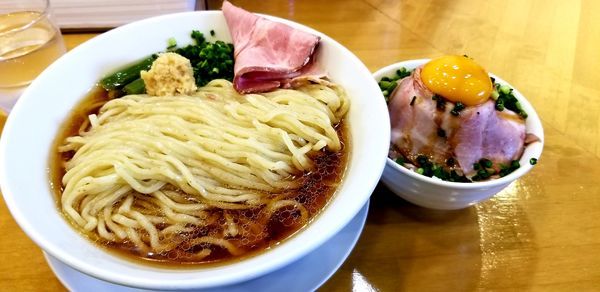 「冷やかけ中華そば(大盛)」@自家製中華そば 麺の虜の写真