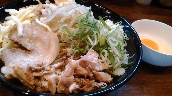 「まぜそば」@ガチ盛りラーメン アオイローの写真