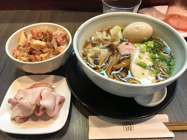 「特選醤油らーめん＋トッピング盛り合わせ」@柳麺 呉田-goden-の写真
