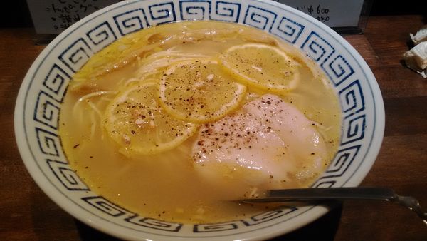 「瀬戸内レモンラーメン」@ねいろ屋 神保町店の写真