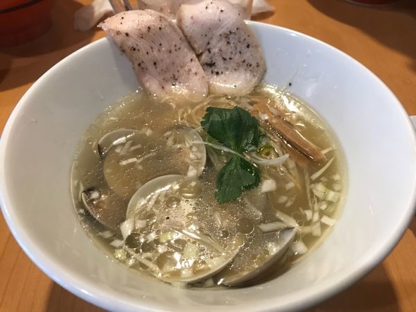 「鳥と蛤の塩らぁめん」@醤油と貝と麺そして人と夢の写真