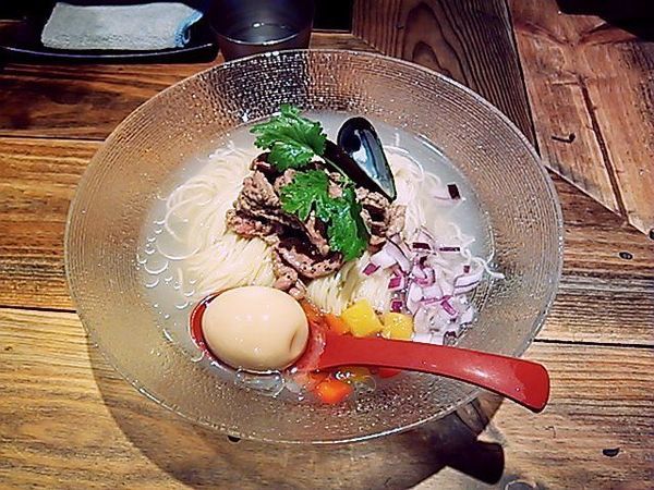 「【限定】羊と貝の冷やししおらーめん＋味玉」@麺屋 翔 西新宿本店の写真