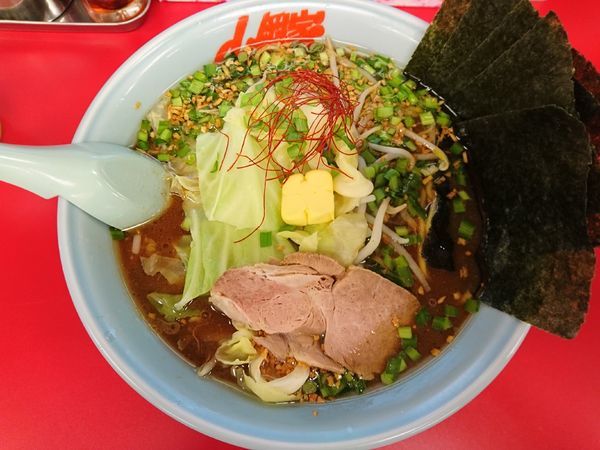 「ガリバタ醤油らーめん中盛（硬め、多め）＋海苔5枚」@山岡家 前橋野中店の写真