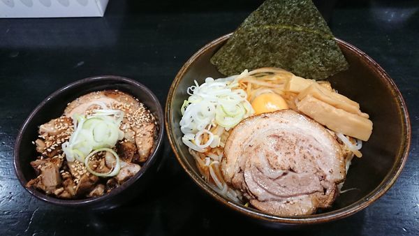「冷やし汁なし味噌 830円 + ちゃしゅう丼 300円」@麺屋ひじりの写真