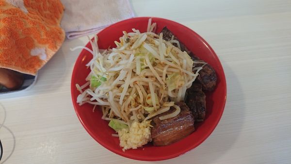 「ブタメン　中　豚マシ　野菜ニンニク」@恵比寿ブタメンの写真