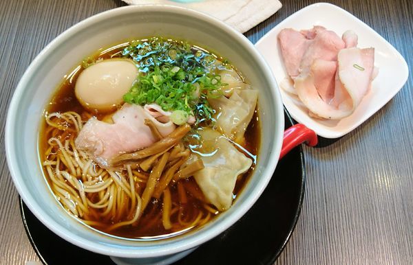 「【限定】特選醤油らーめん＋トッピング盛り合わせ」@柳麺 呉田-goden-の写真