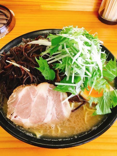 「キクラゲ塩豚骨ラーメン」@豚骨ラーメン 新井商店の写真