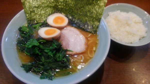 「中盛金八ラーメン、ライス、ほうれん草増し」@金八家の写真