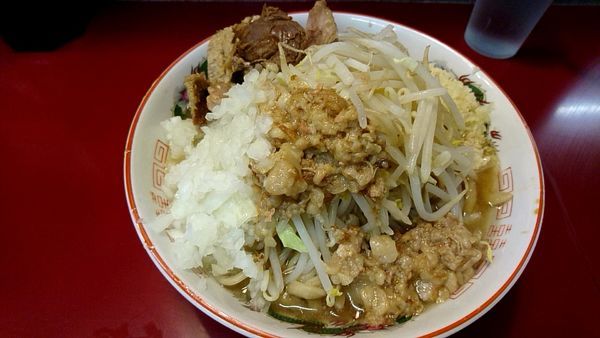 「ラーメン750円+玉ねぎ50円」@ジラフの写真