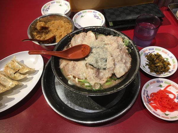 「チャーシューメン黒＋ネギ盛り＋餃子」@火の国 文龍 総本店の写真